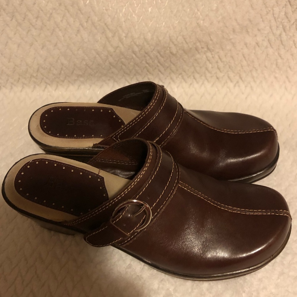Bass LEONA Brown Mule Clogs, Buckle, 7M